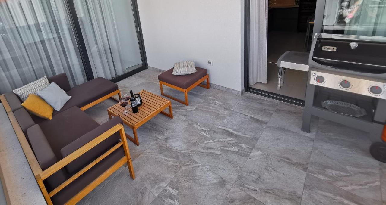 Black Pearl - Luxury Seaside App With Pool & Bbq, Istra Banjole Esterno foto