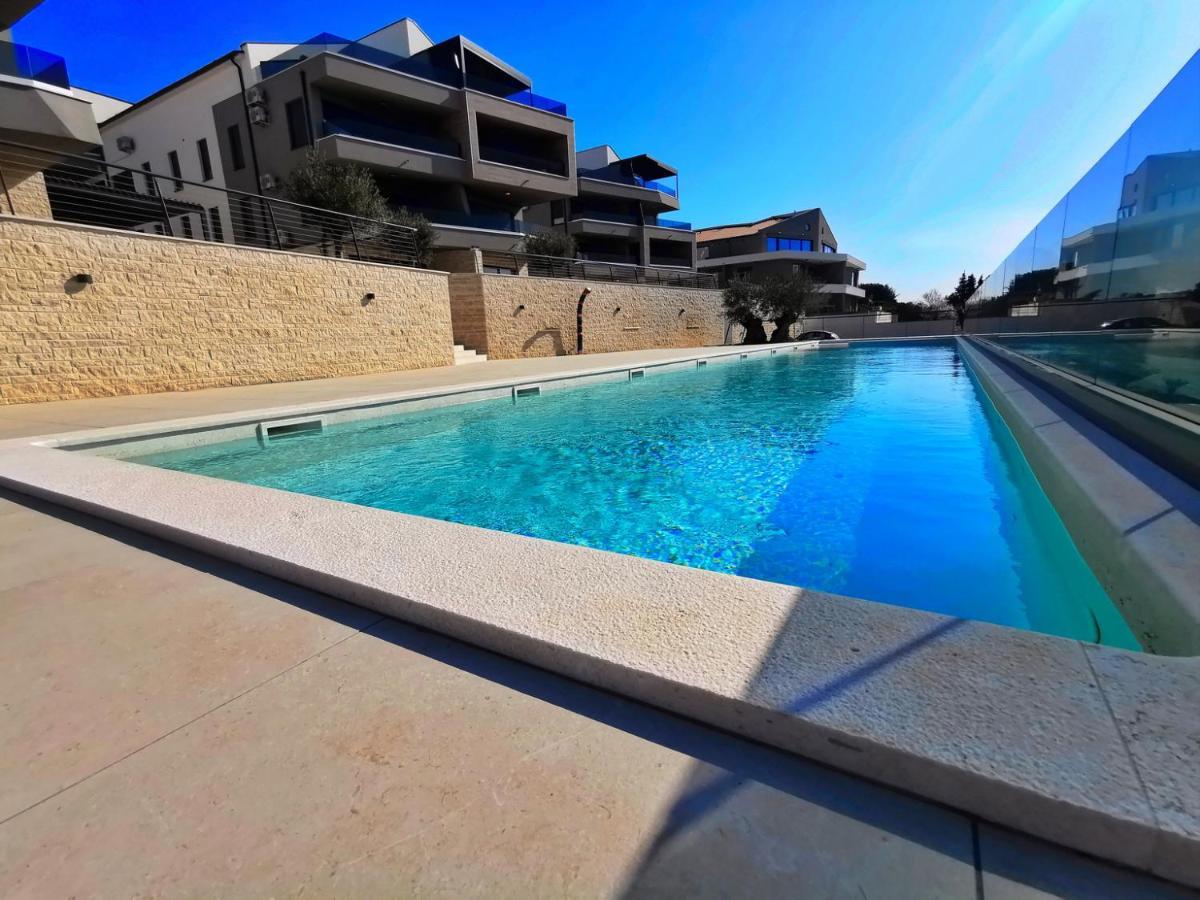 Black Pearl - Luxury Seaside App With Pool & Bbq, Istra Banjole Esterno foto
