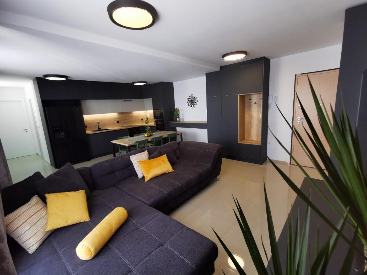 Black Pearl - Luxury Seaside App With Pool & Bbq, Istra Banjole Esterno foto