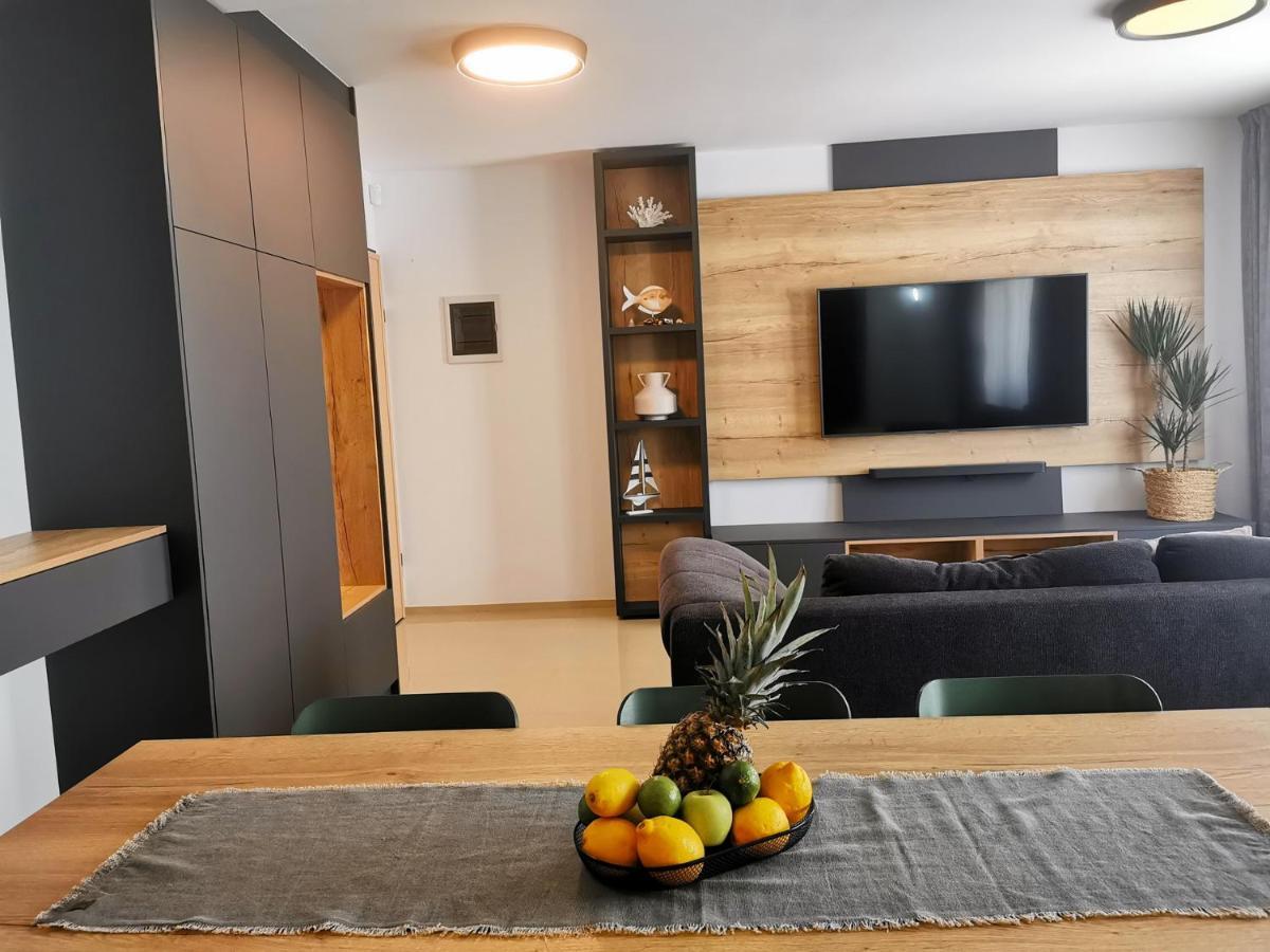 Black Pearl - Luxury Seaside App With Pool & Bbq, Istra Banjole Esterno foto