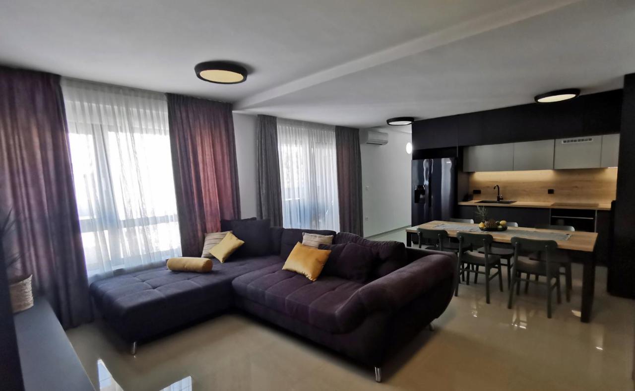 Black Pearl - Luxury Seaside App With Pool & Bbq, Istra Banjole Esterno foto