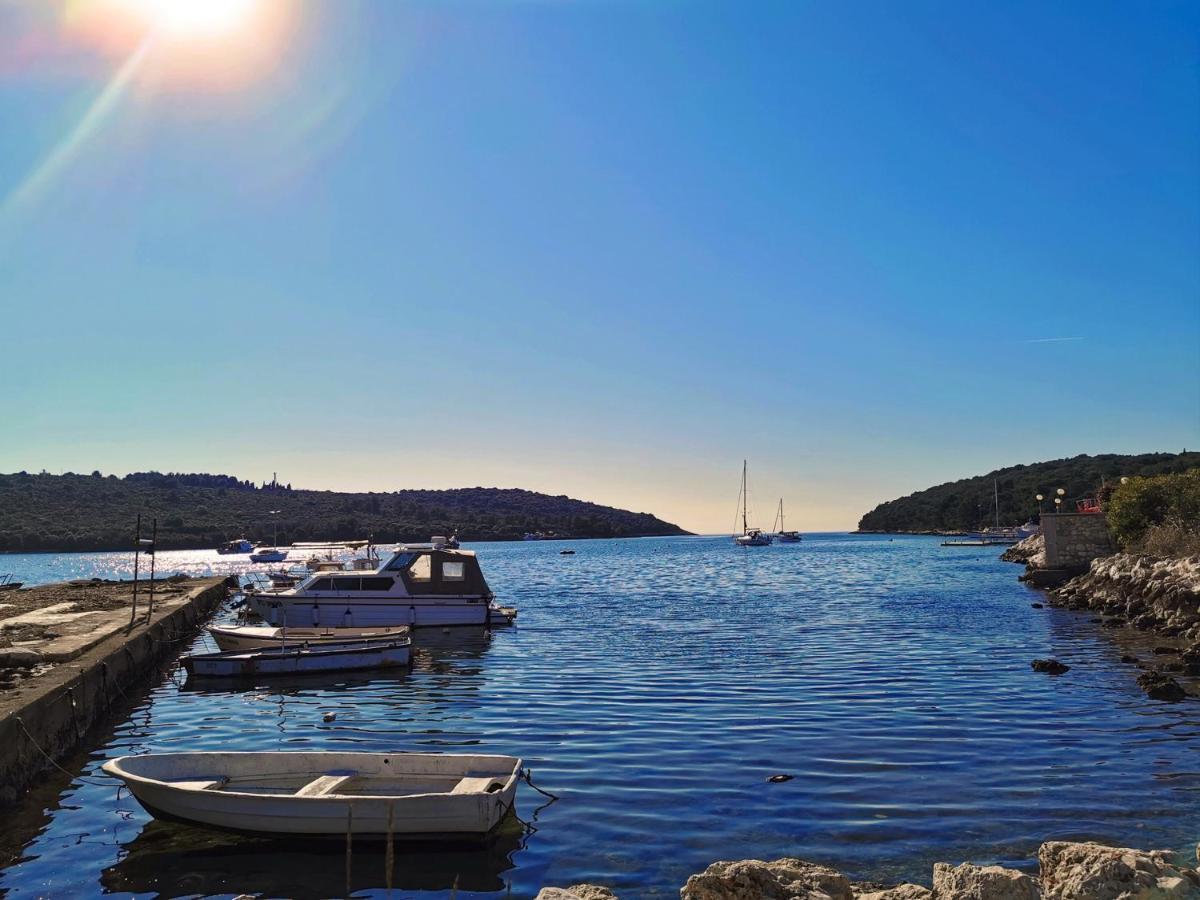 Black Pearl - Luxury Seaside App With Pool & Bbq, Istra Banjole Esterno foto