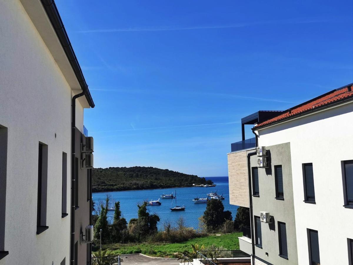 Black Pearl - Luxury Seaside App With Pool & Bbq, Istra Banjole Esterno foto