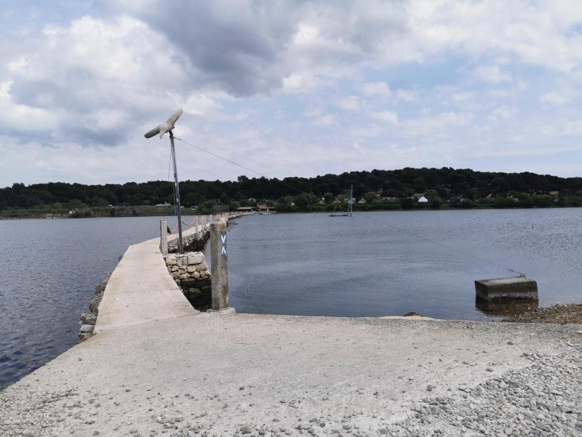 Black Pearl - Luxury Seaside App With Pool & Bbq, Istra Banjole Esterno foto