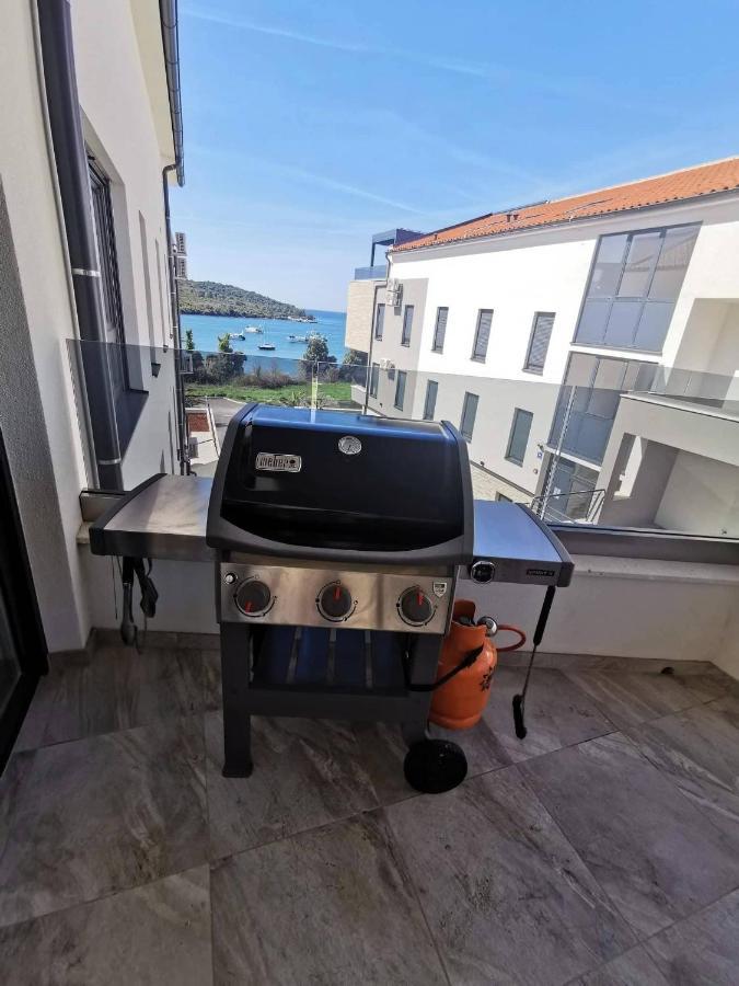 Black Pearl - Luxury Seaside App With Pool & Bbq, Istra Banjole Esterno foto