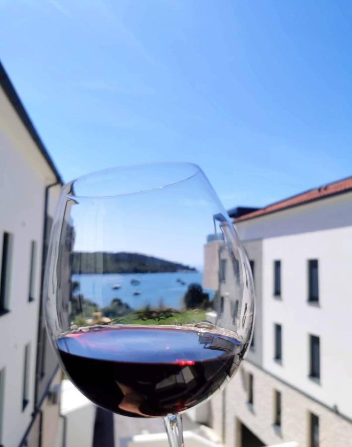 Black Pearl - Luxury Seaside App With Pool & Bbq, Istra Banjole Esterno foto