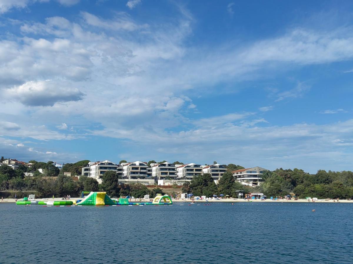 Black Pearl - Luxury Seaside App With Pool & Bbq, Istra Banjole Esterno foto