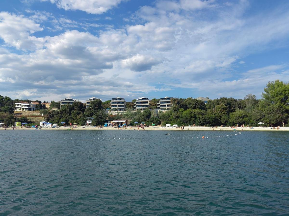 Black Pearl - Luxury Seaside App With Pool & Bbq, Istra Banjole Esterno foto