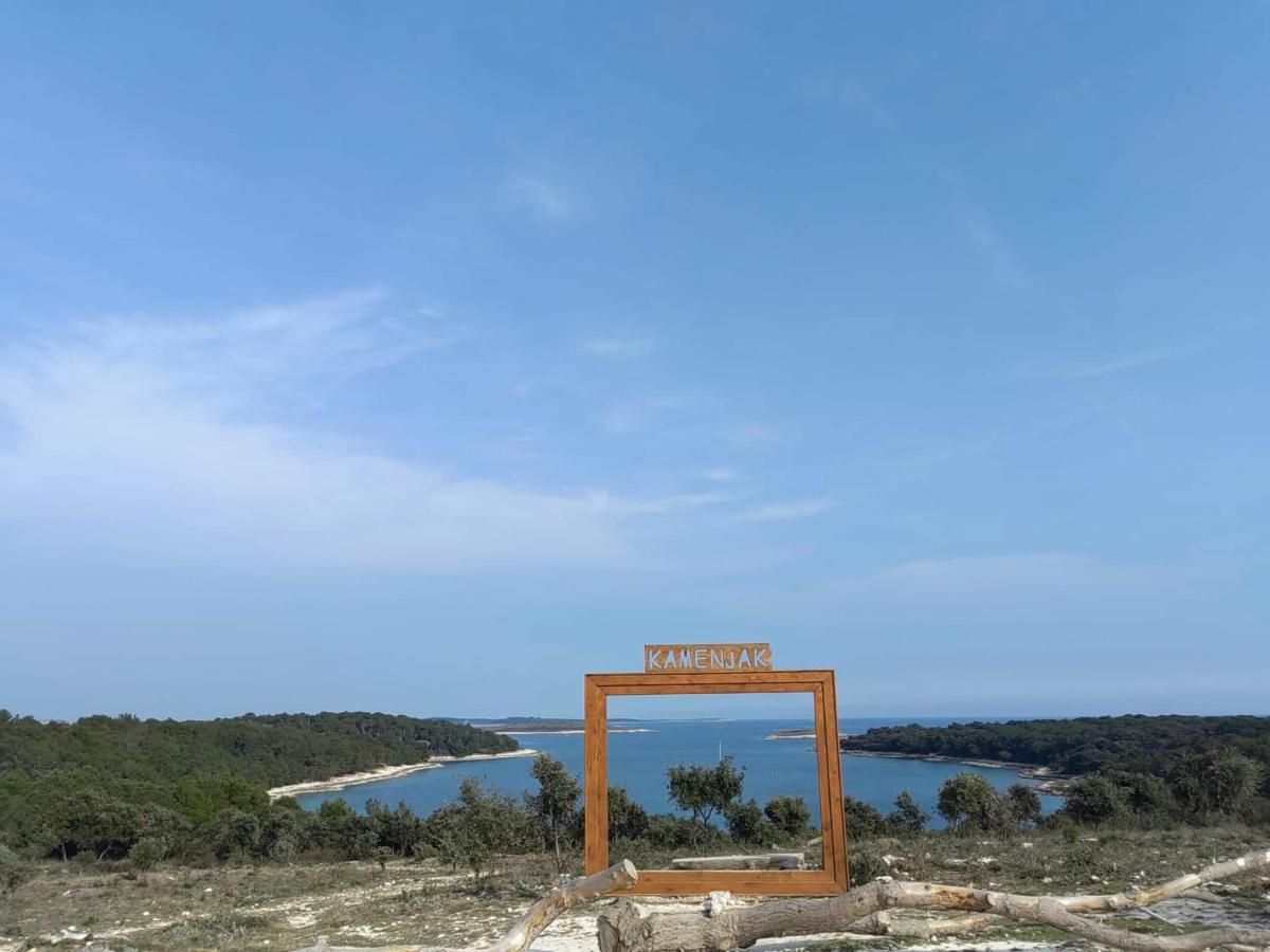 Black Pearl - Luxury Seaside App With Pool & Bbq, Istra Banjole Esterno foto